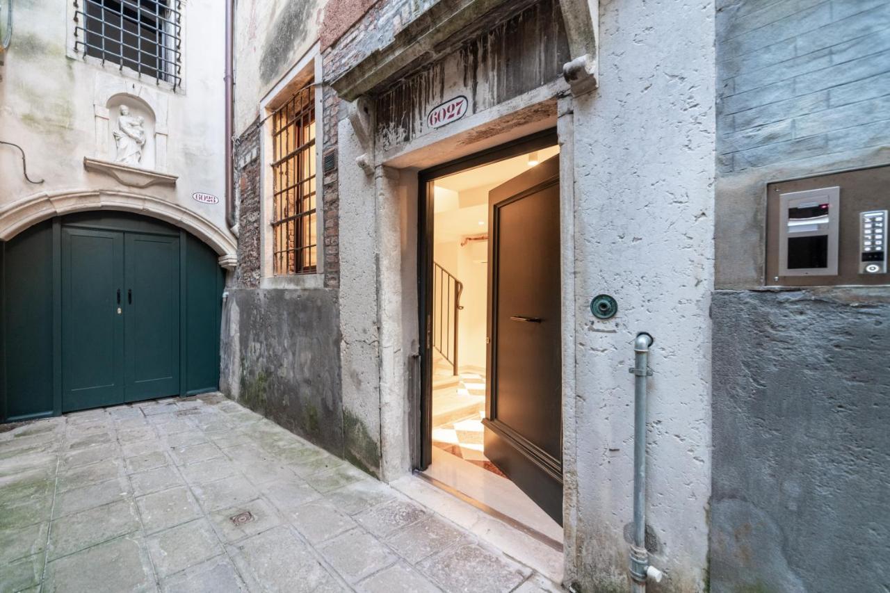 Palazzo Miracoli Apartments เวนิส ภายนอก รูปภาพ