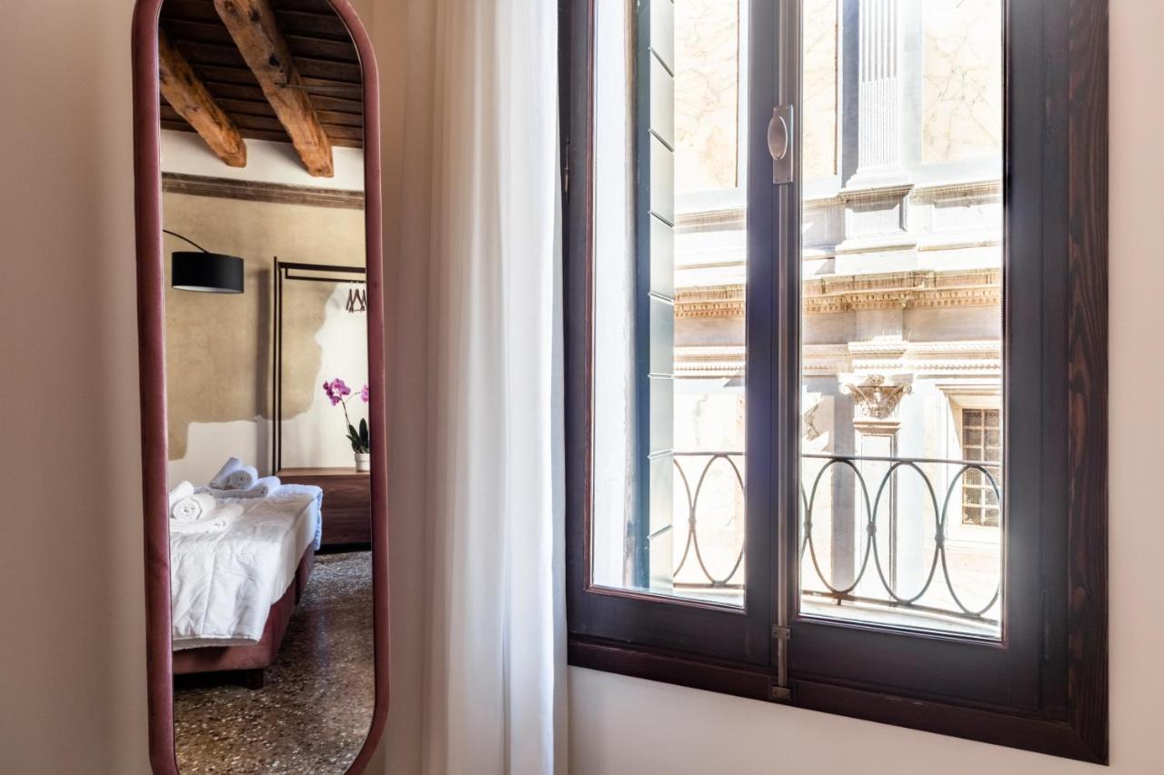 Palazzo Miracoli Apartments เวนิส ภายนอก รูปภาพ