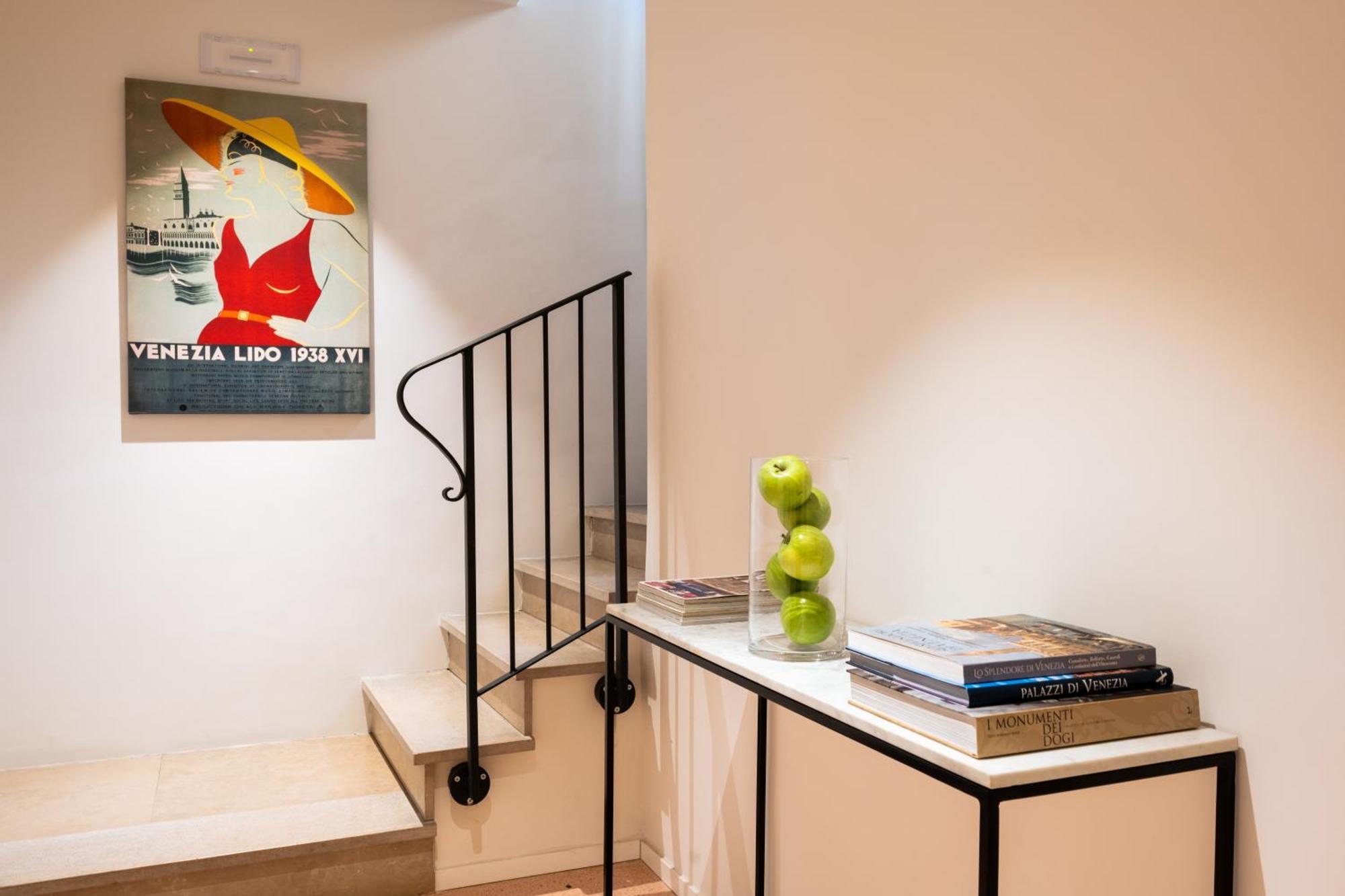 Palazzo Miracoli Apartments เวนิส ภายนอก รูปภาพ