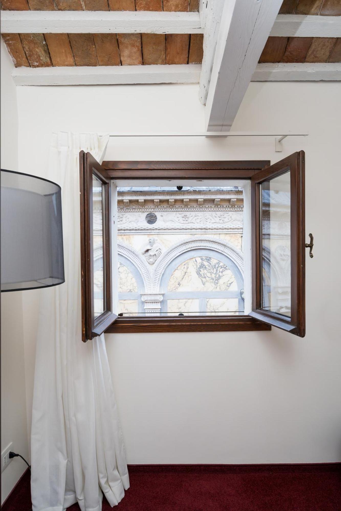 Palazzo Miracoli Apartments เวนิส ภายนอก รูปภาพ