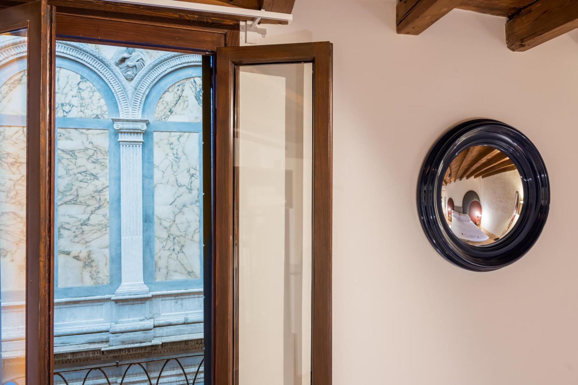 Palazzo Miracoli Apartments เวนิส ภายนอก รูปภาพ